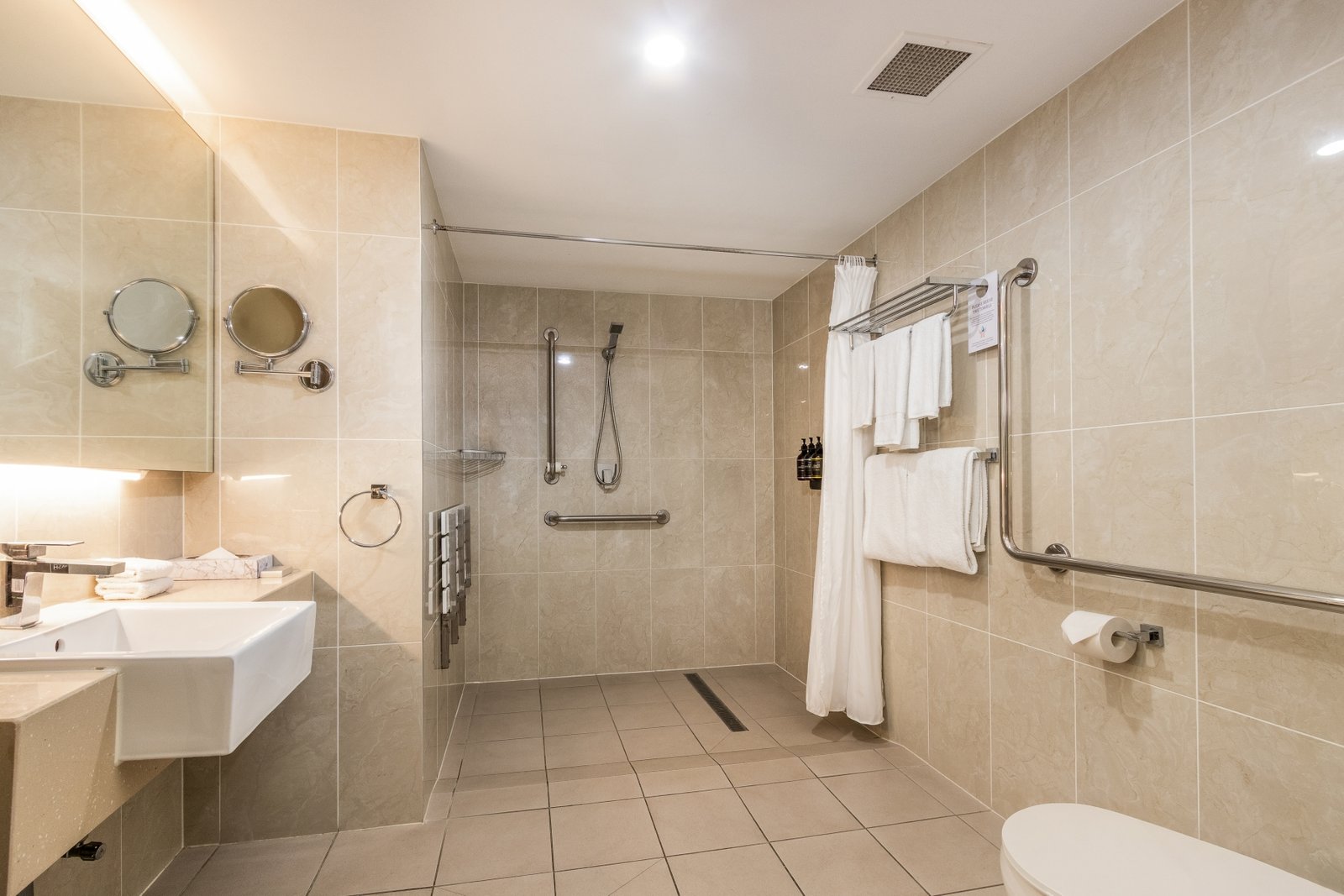 Accessible bathroom at Hotel Diana Woolloongabba