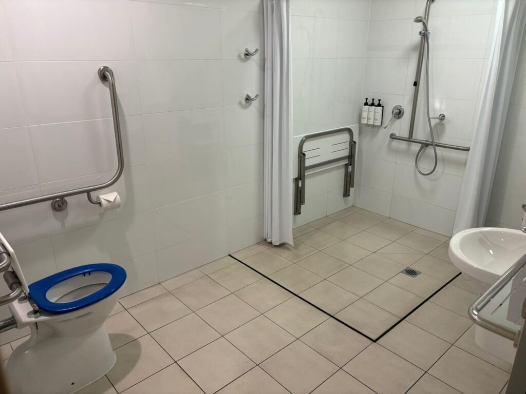 Hotel Diana South Brisbane Accessible Bathroom